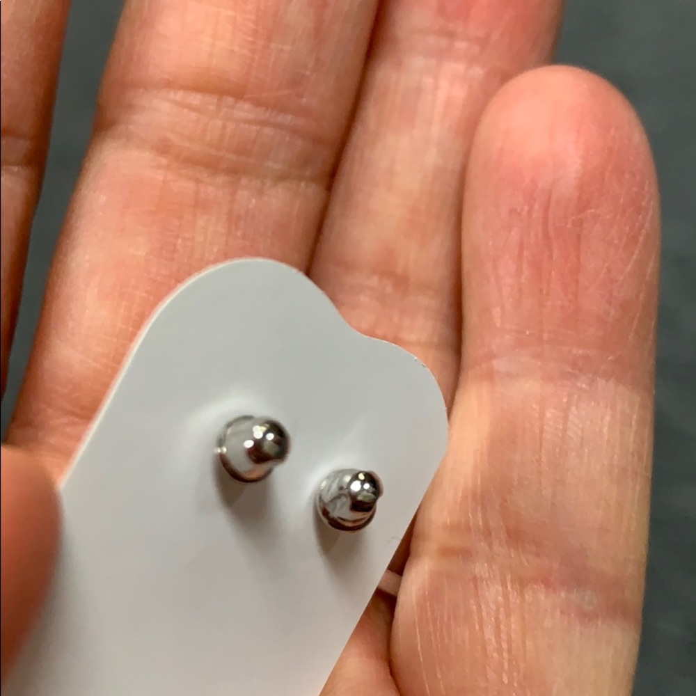 Sterling Silver 3,4, 5mm Pearl Girls stud Earrings - Picture 4 of 6